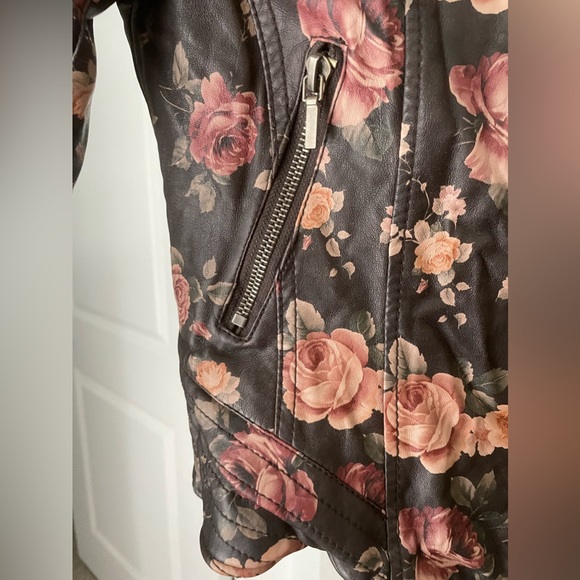 FOREVER 21 DARK FLORAL FAUX LEATHER JACKET - Picture 7 of 10